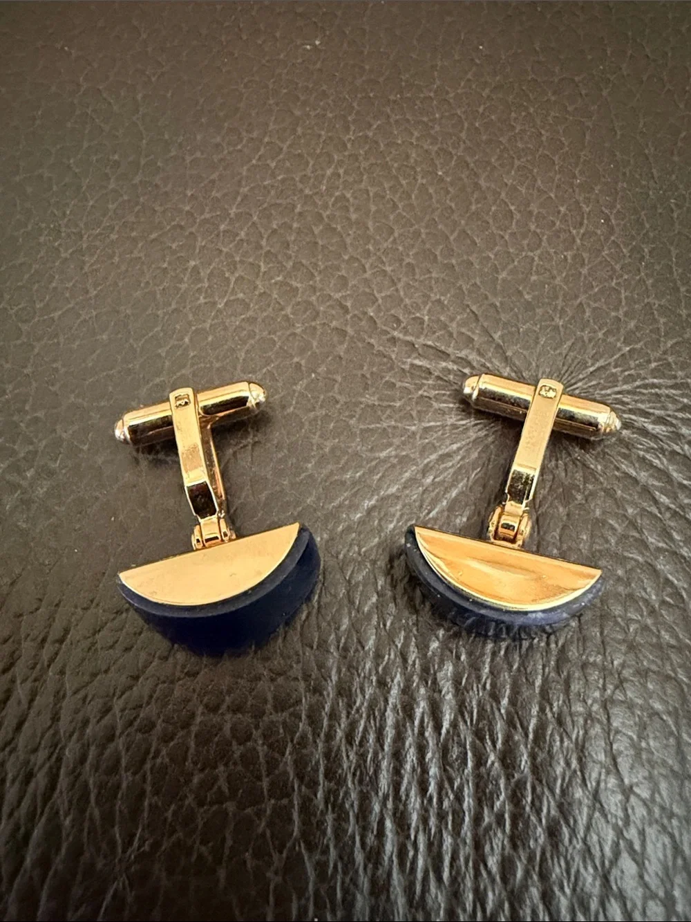 Vtg David Donahue Cuff Links Features Inlaid Navy Blue Stone w/Gold-Tone Finish